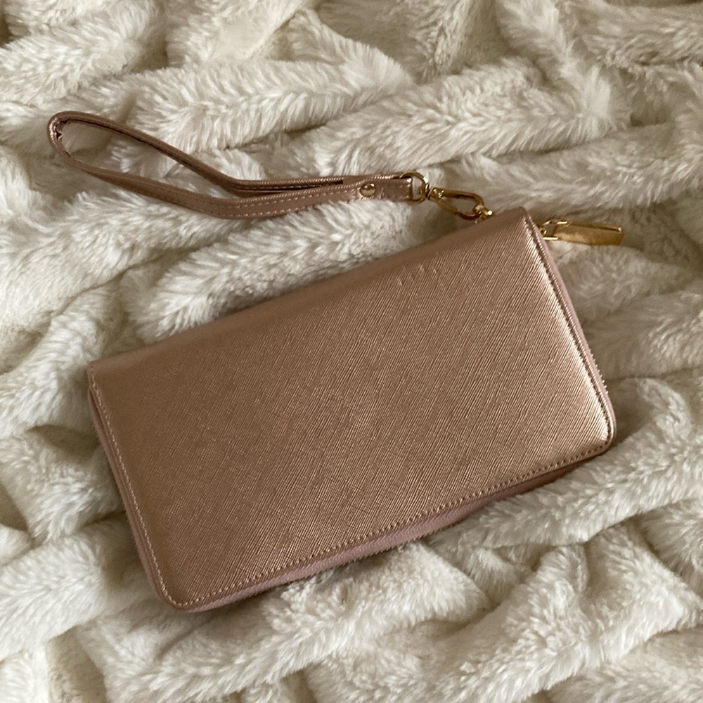 Chelmon wallet with detachable wrist strap